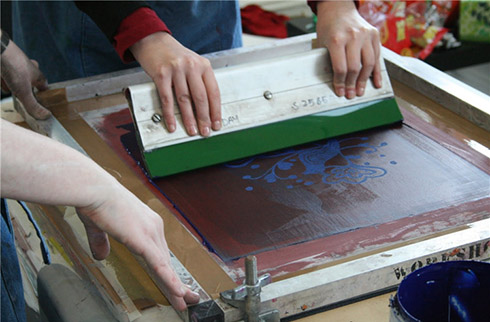 What’s the difference between digital t-shirt printing and screen printing?